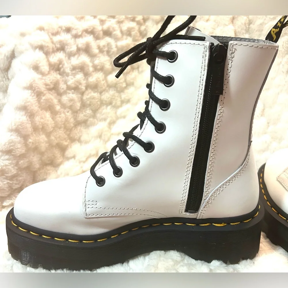 NEW Dr. Martens Jadon White Platform boots women’s size 7/ men’s size 6 - Picture 7 of 9